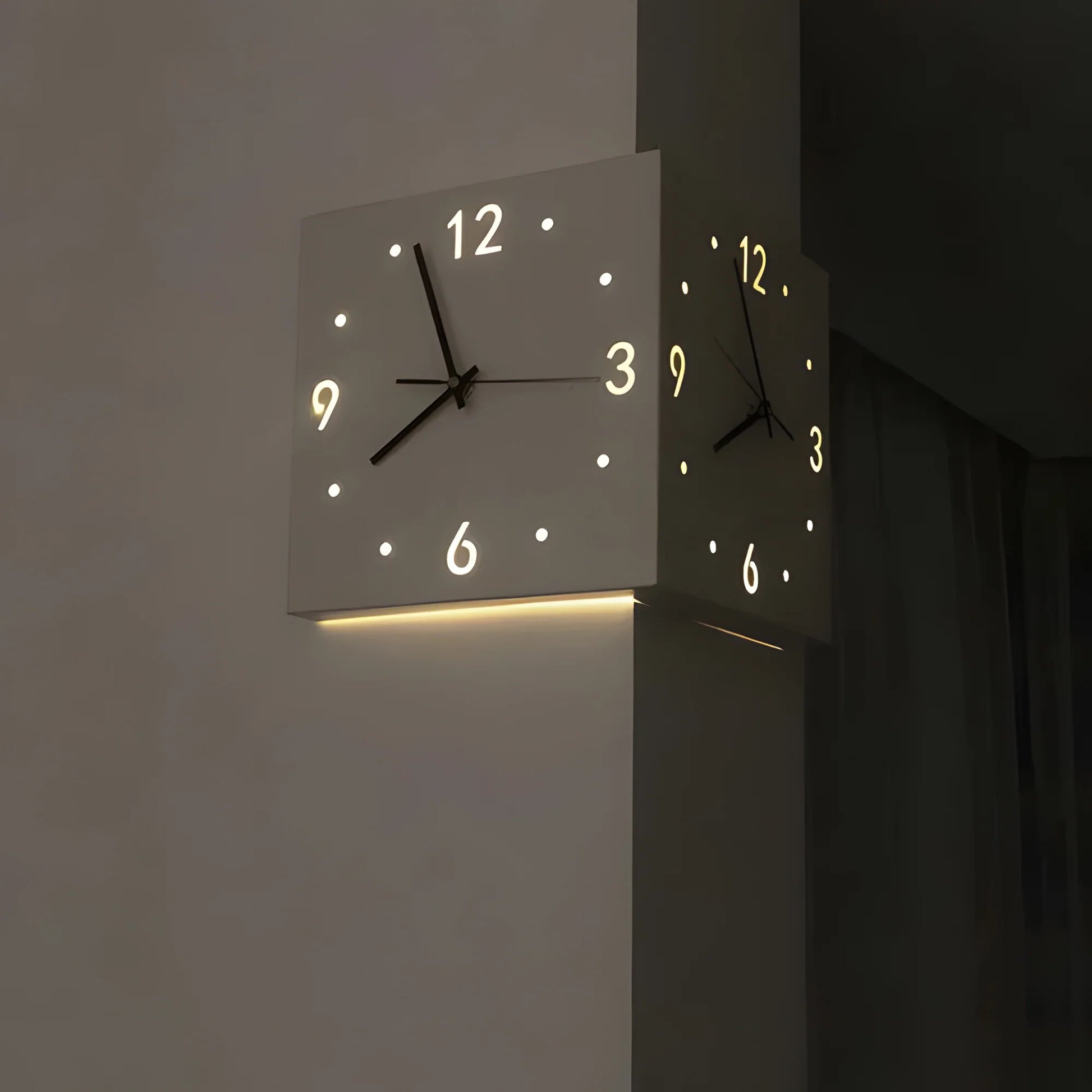 EchoGlow Corner Clock