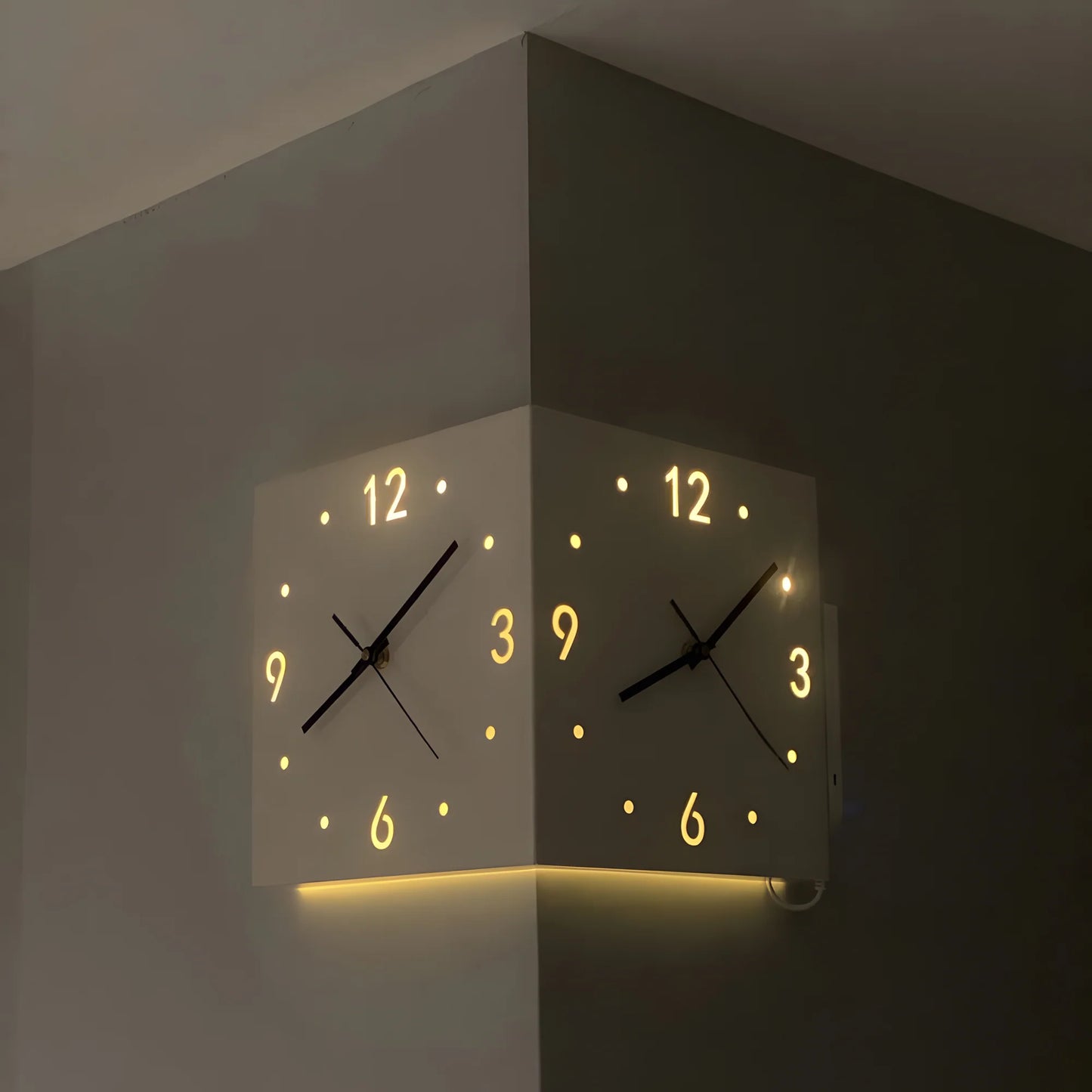 EchoGlow Corner Clock